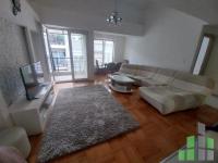 Se izdava namesten stan vo Skopje, Debar Maalo so povrshina od 77 m2.
 Ekstra: Klima, Sopstveno parno, Lift, Garaza.
 Cena: 600 EUR